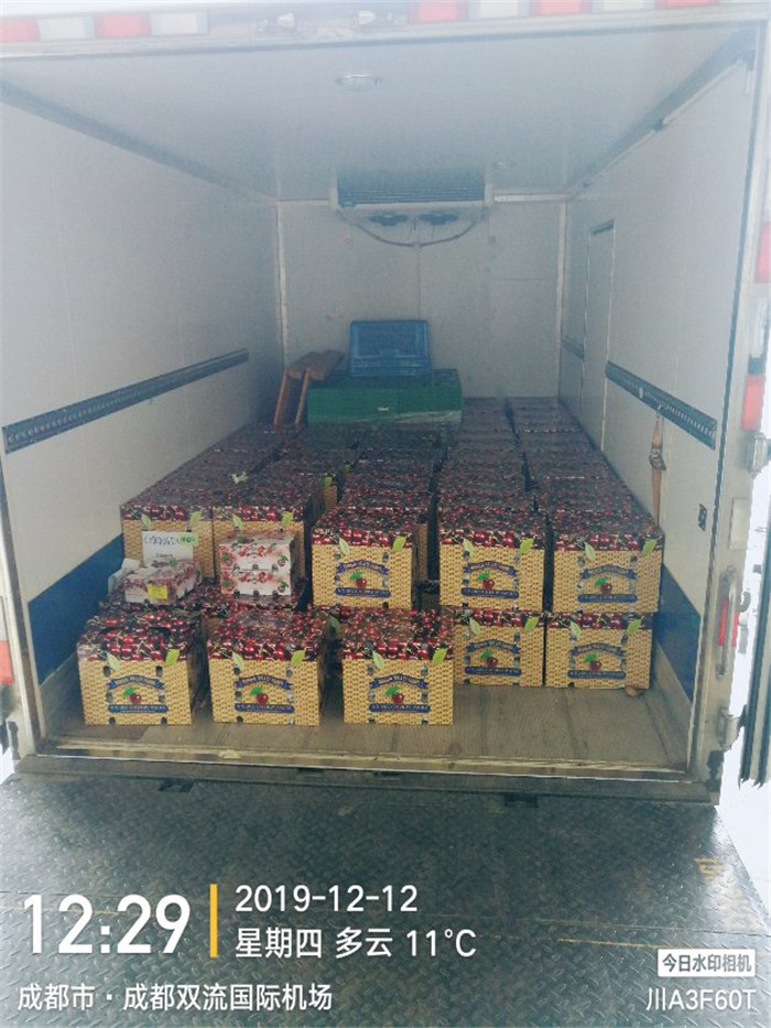 進口水(shuǐ)果車(chē)厘子運輸.jpg 進口水(shuǐ)果車(chē)厘子運輸.jpg